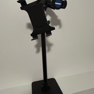 Arkon Creators Stand